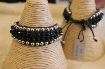 Crystal and silver coloured balls bracelet
